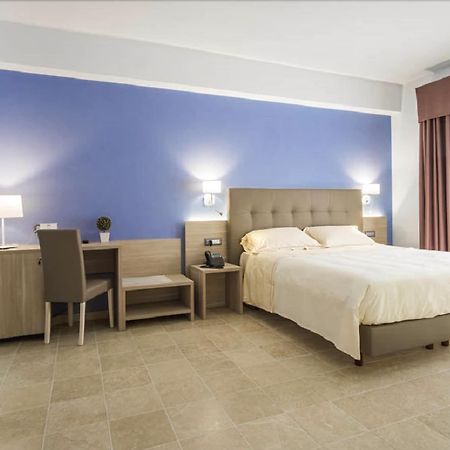Netum Hotel Noto Bagian luar foto