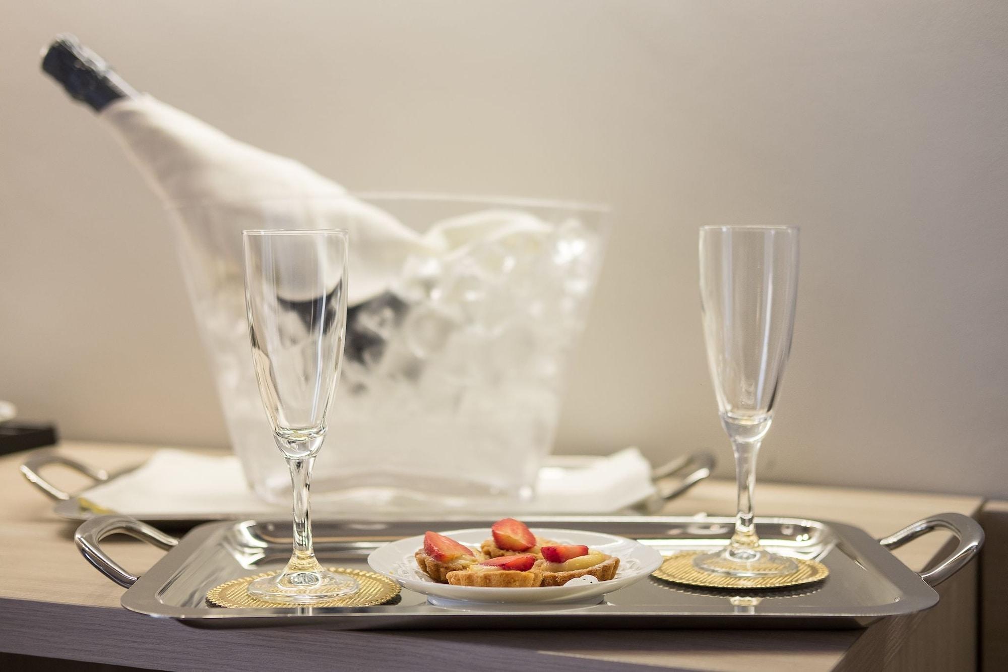 Netum Hotel Noto Bagian luar foto