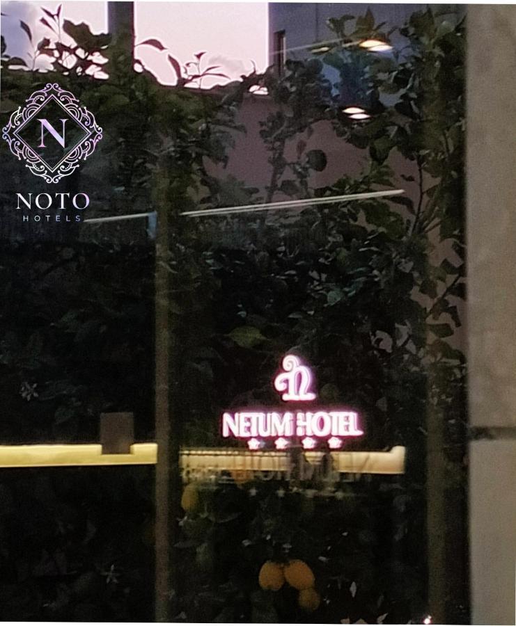 Netum Hotel Noto Bagian luar foto