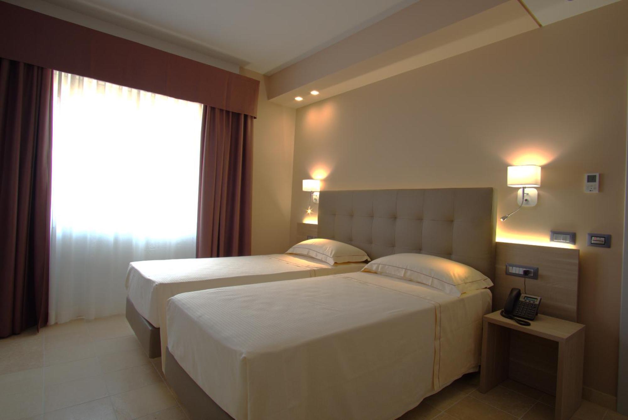 Netum Hotel Noto Bagian luar foto