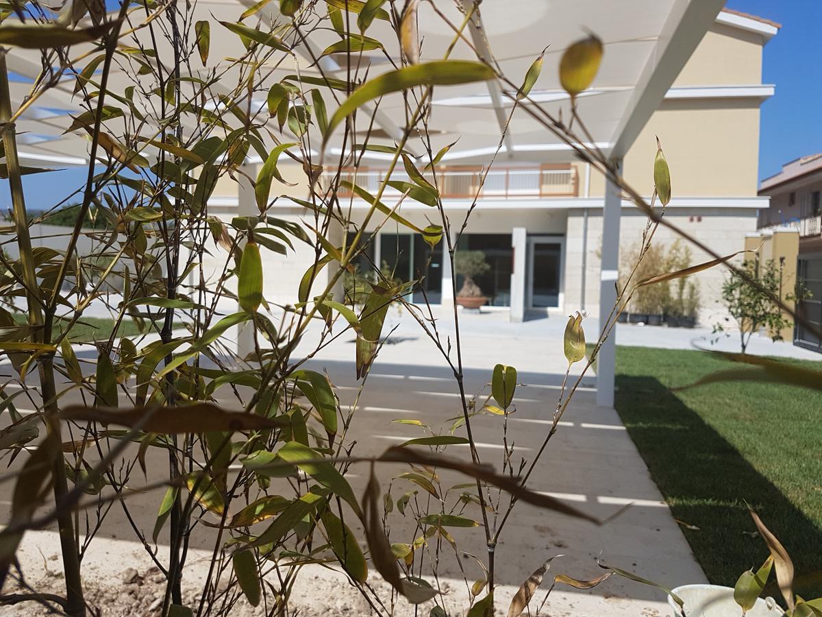 Netum Hotel Noto Bagian luar foto
