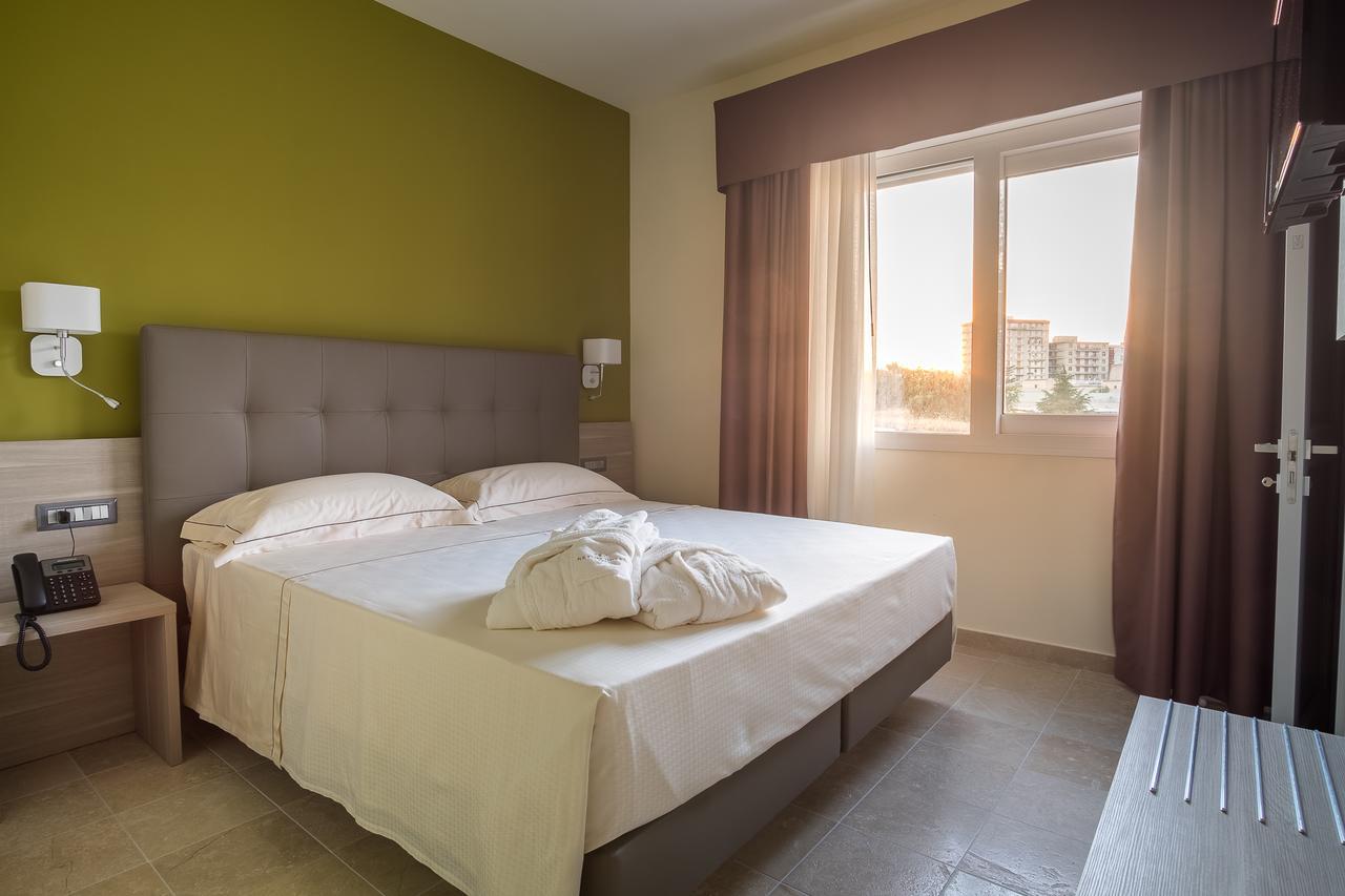 Netum Hotel Noto Bagian luar foto