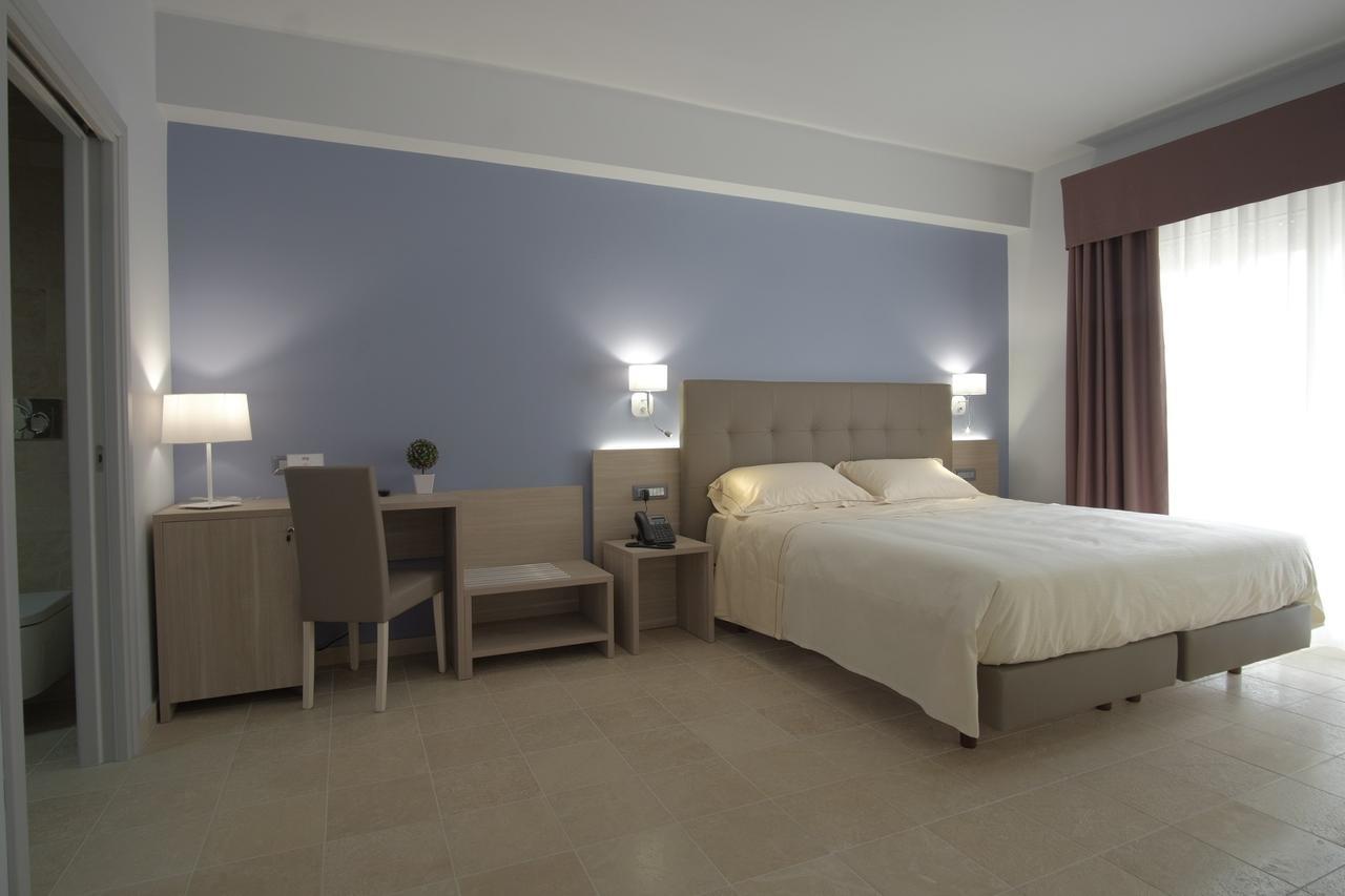Netum Hotel Noto Bagian luar foto